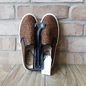 Time & Tru Women Twin Gole Mule Shoes Size: 6